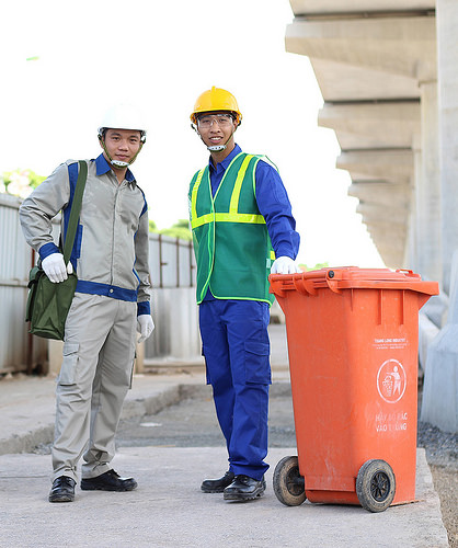 May đồng phục bảo hộ cho công nhân vệ sinh môi trường
