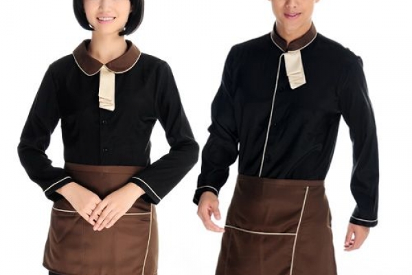 Đồng phục nhân viên nhà hàng tay dài màu đen kèm tạp dề màu nâu